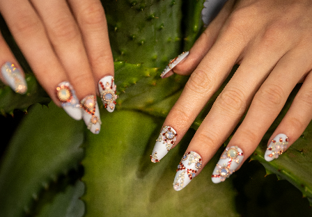 nails with rhinestones